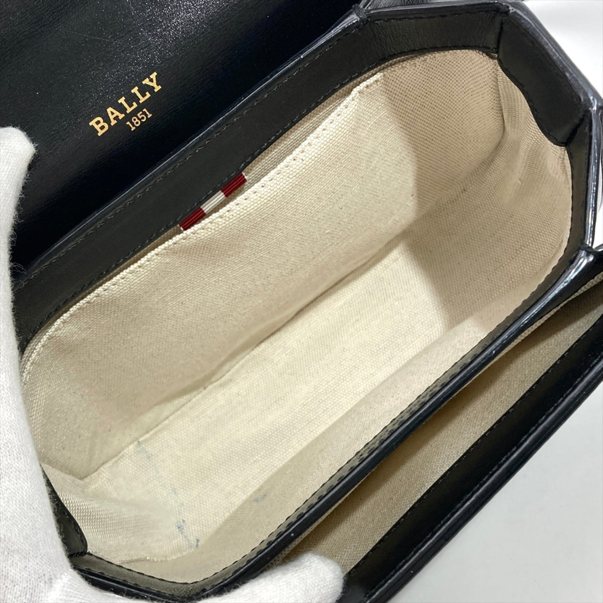 Bally Black Leather Crossbody Bag Shoulder Bag (Pre-Owned)
