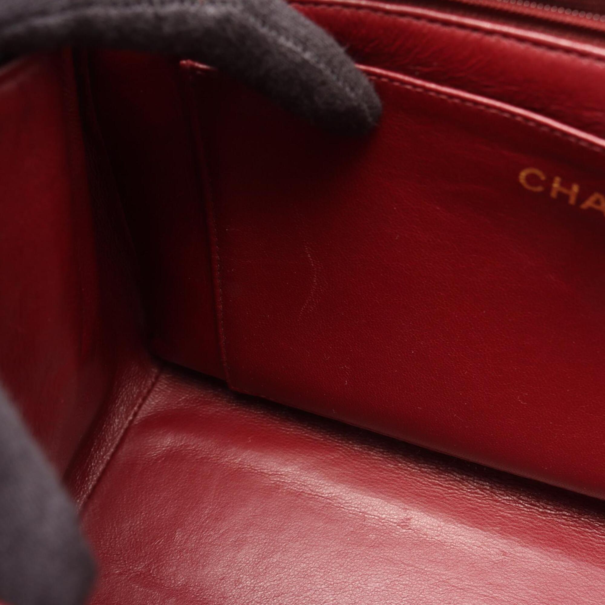 Chanel Black Leather Handbag (Pre-Owned)