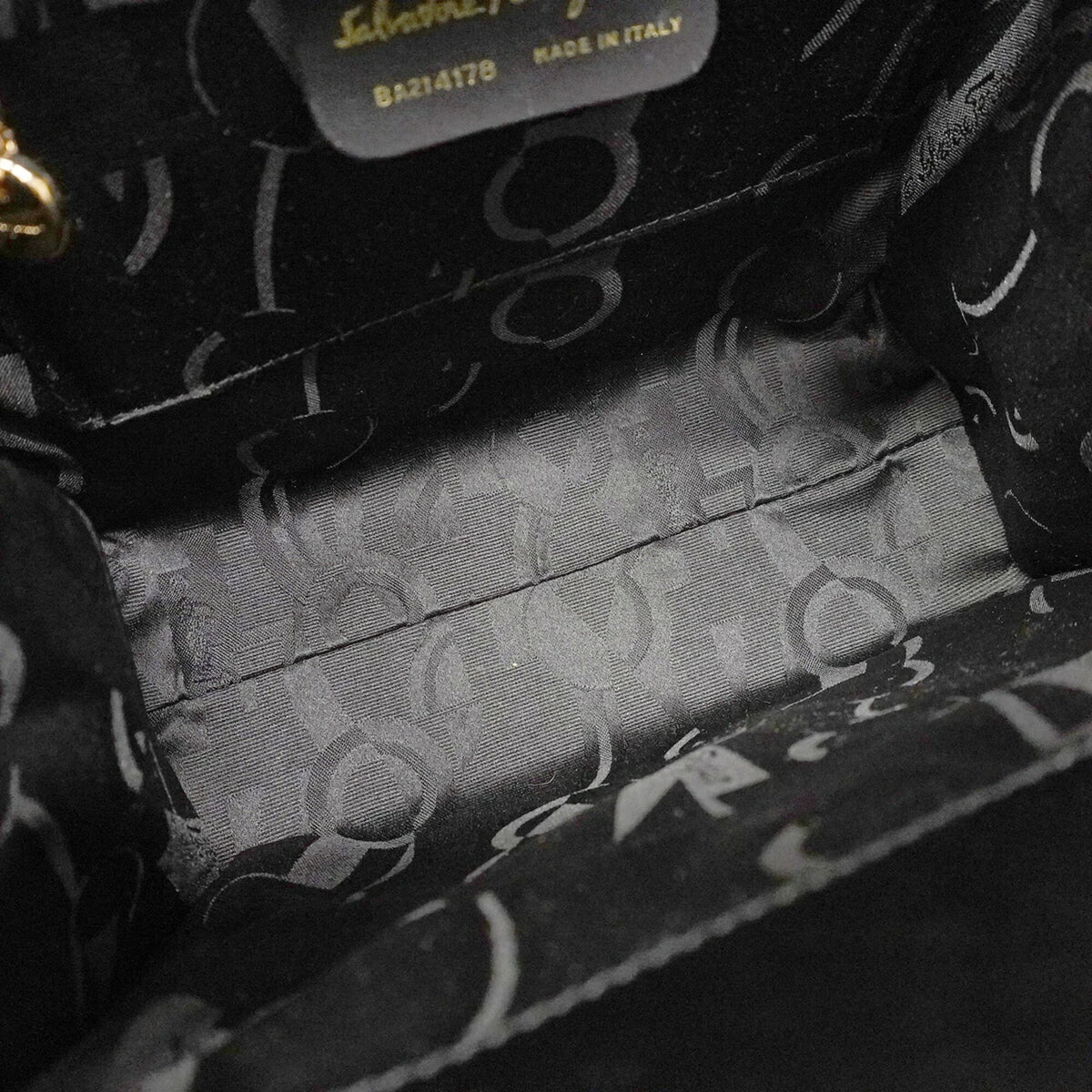 Salvatore Ferragamo Black Leather Handbag (Pre-Owned)