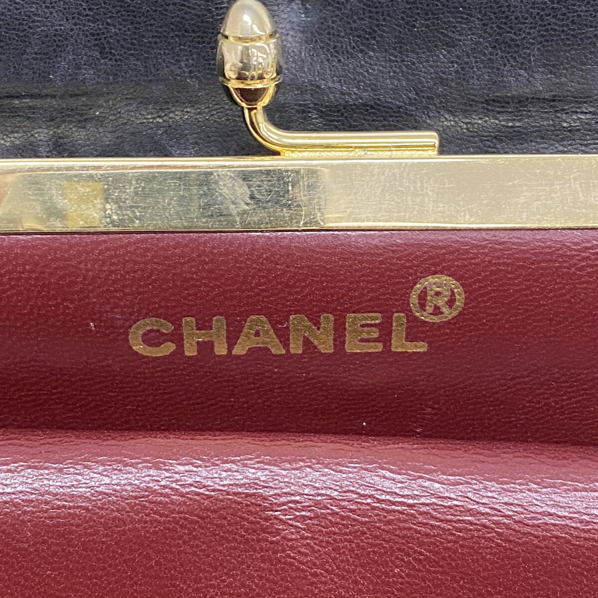 Chanel Black Leather Shoulder Bag (Pre-Owned)