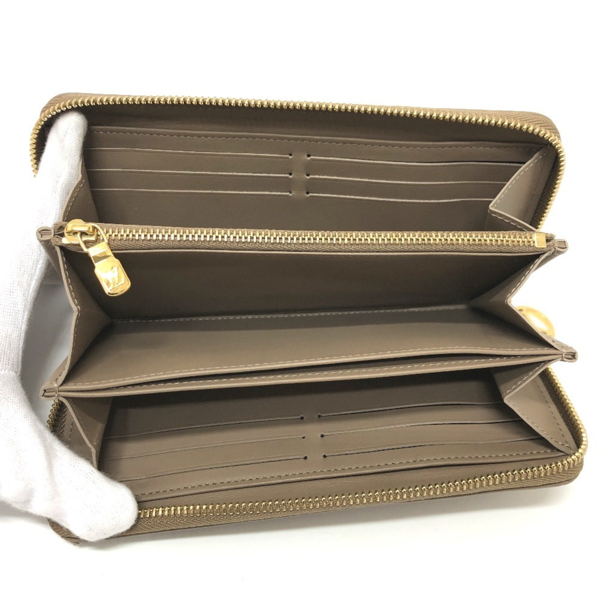 Louis Vuitton Beige Leather Long Wallet (Bi-Fold) (Pre-Owned)