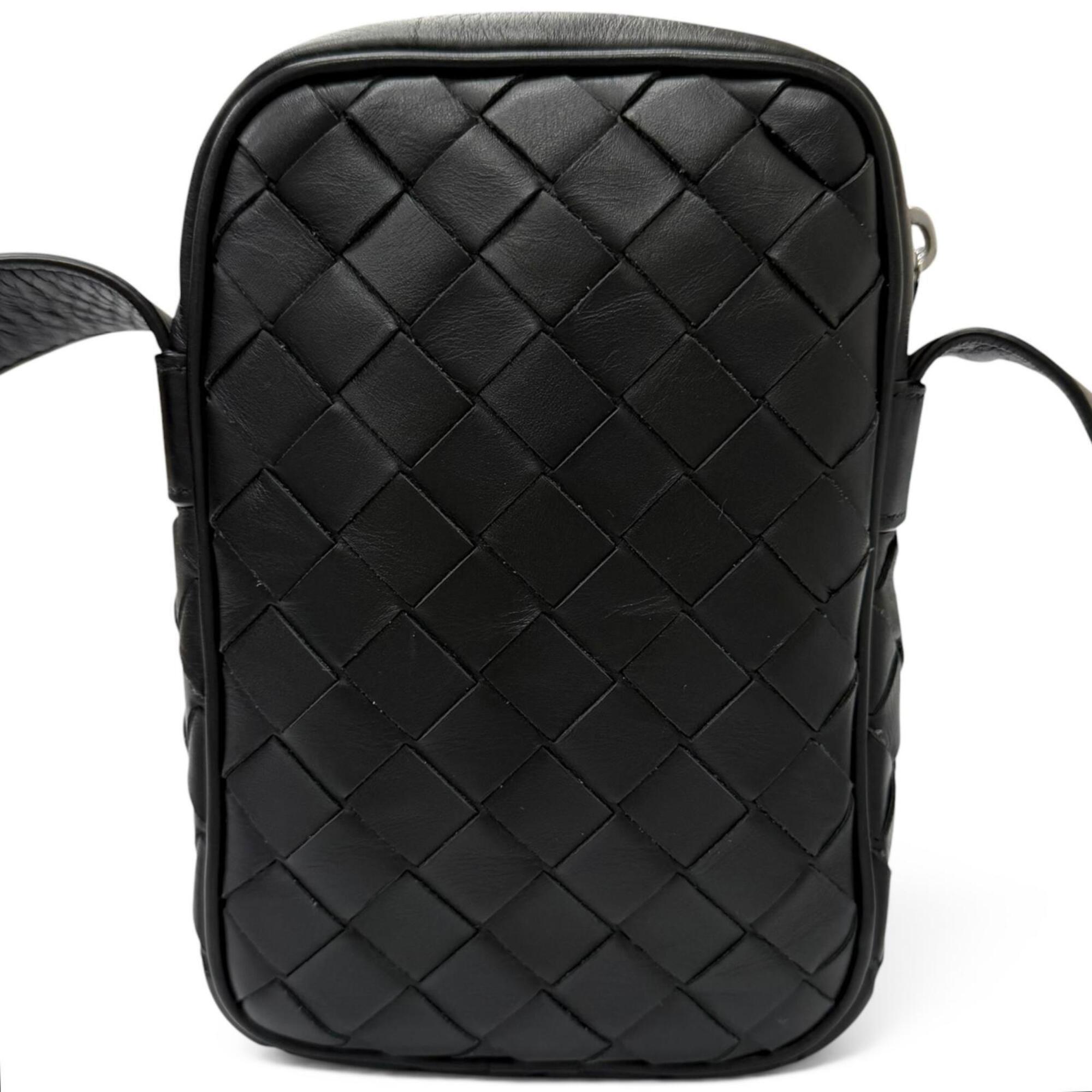 Bottega Veneta Black Leather Pouch Shoulder Bag (Pre-Owned)