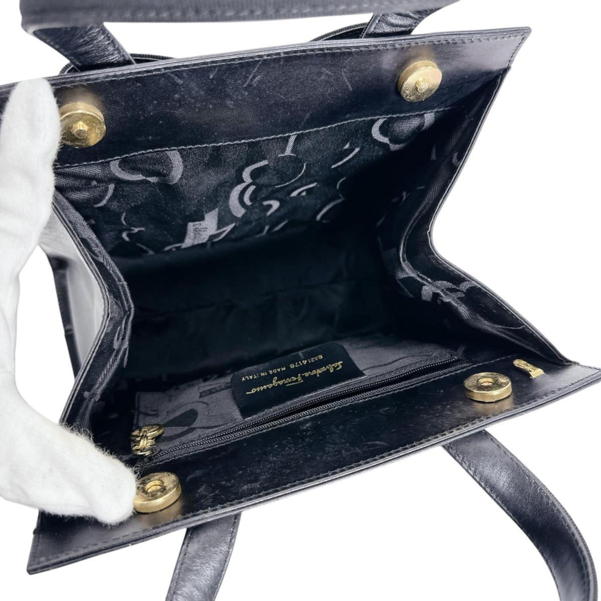 Salvatore Ferragamo Black Leather Handbag (Pre-Owned)