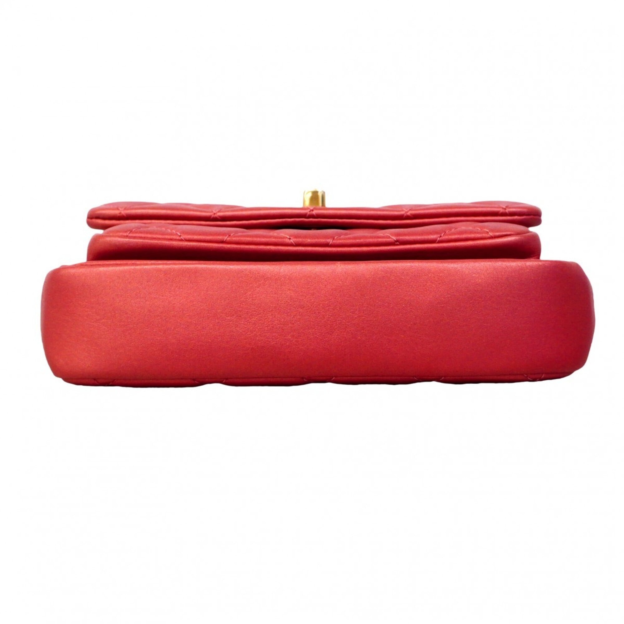 Chanel Red Color Leather Handbag (Pre-Owned)