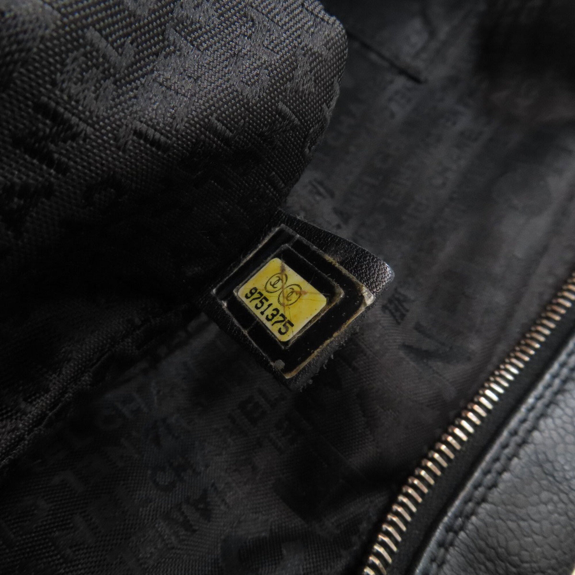 Chanel Black Leather Tote Bag (Pre-Owned)
