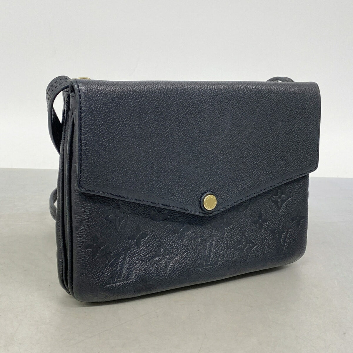 Louis Vuitton Noir Shoulder Bag (Pre-Owned)