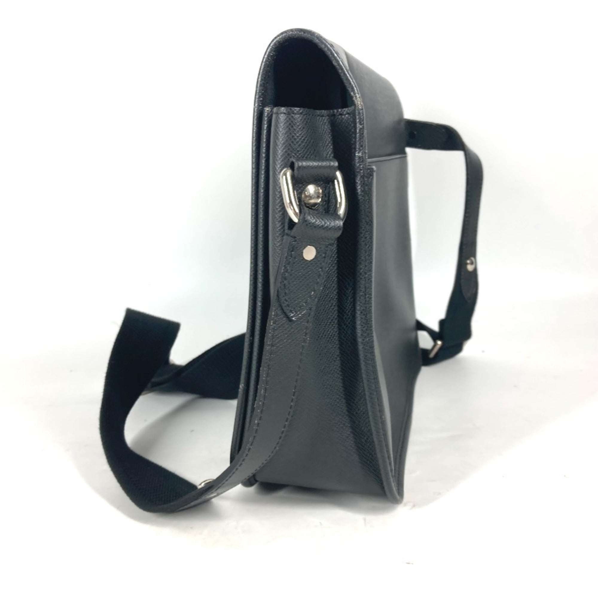 Louis Vuitton Ardoise Black Taiga Leather Messenger Bag Shoulder Bag (Pre-Owned)