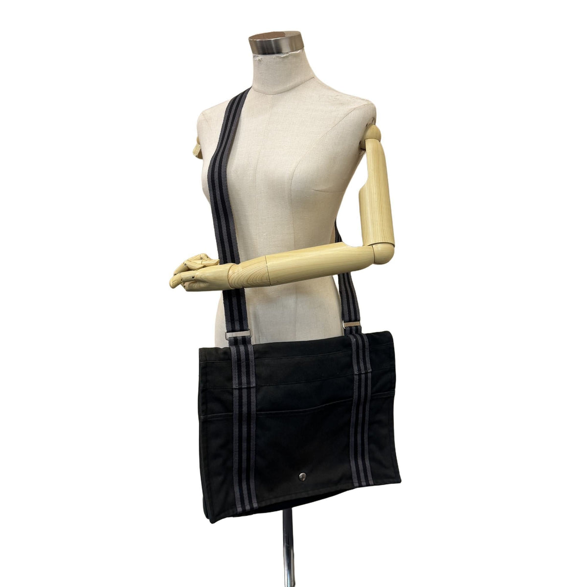 Hermes Black Canvas Shoulder Bag (Pre-Owned)