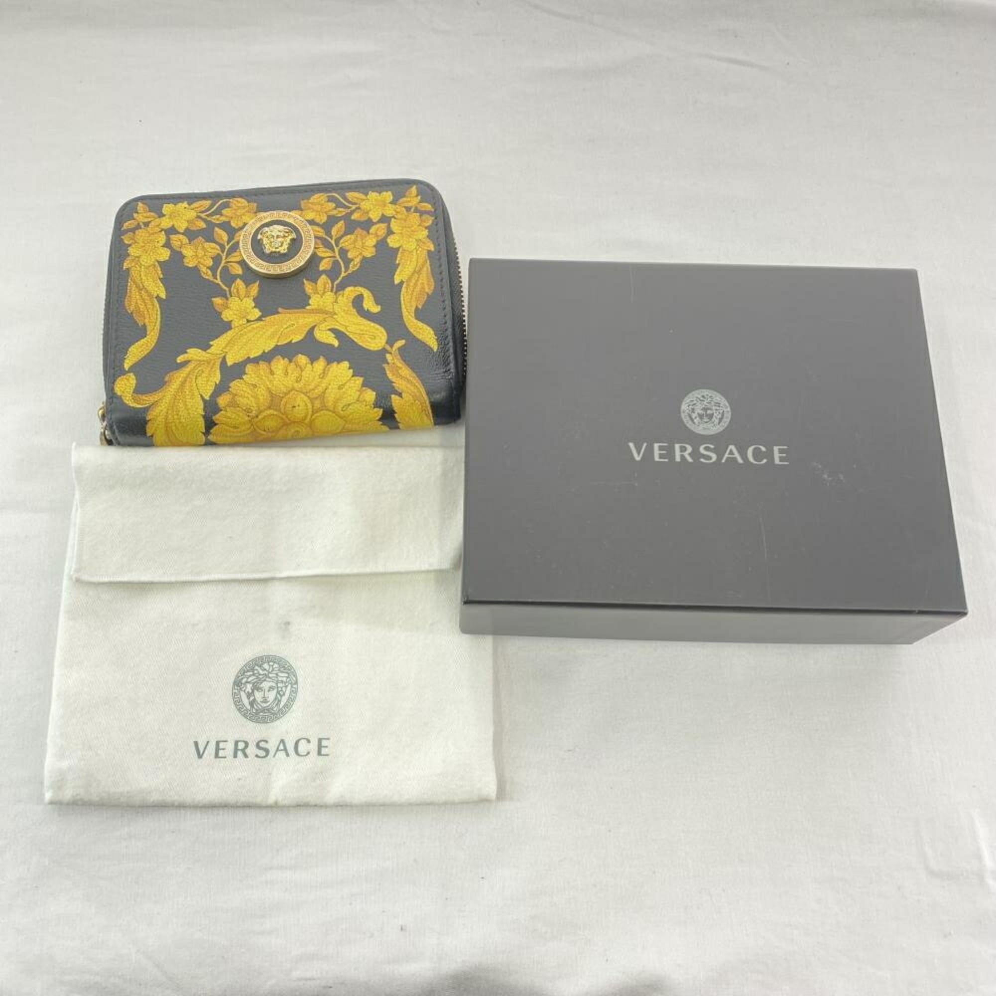 Versace Black Coin Purse/Coin Case (Pre-Owned)