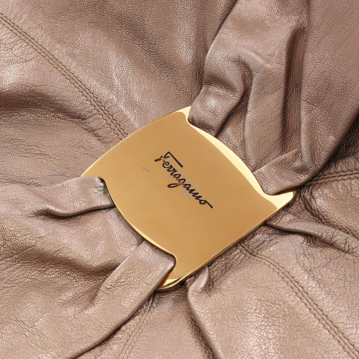 Salvatore Ferragamo Gold Leather Handbag Shoulder Bag (Pre-Owned)