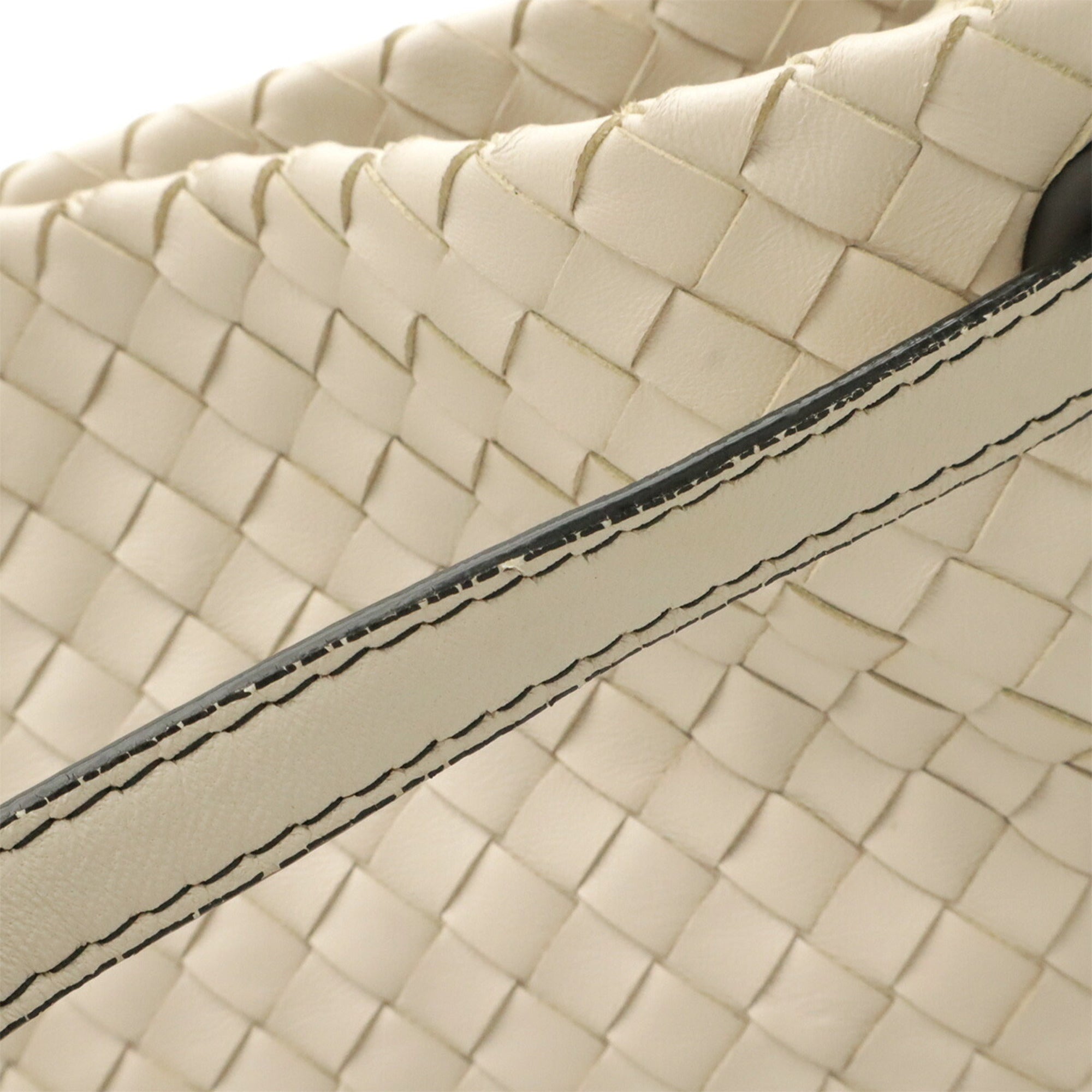 Bottega Veneta Ivory Intrecciato Shoulder Bag Tote Bag (Pre-Owned)