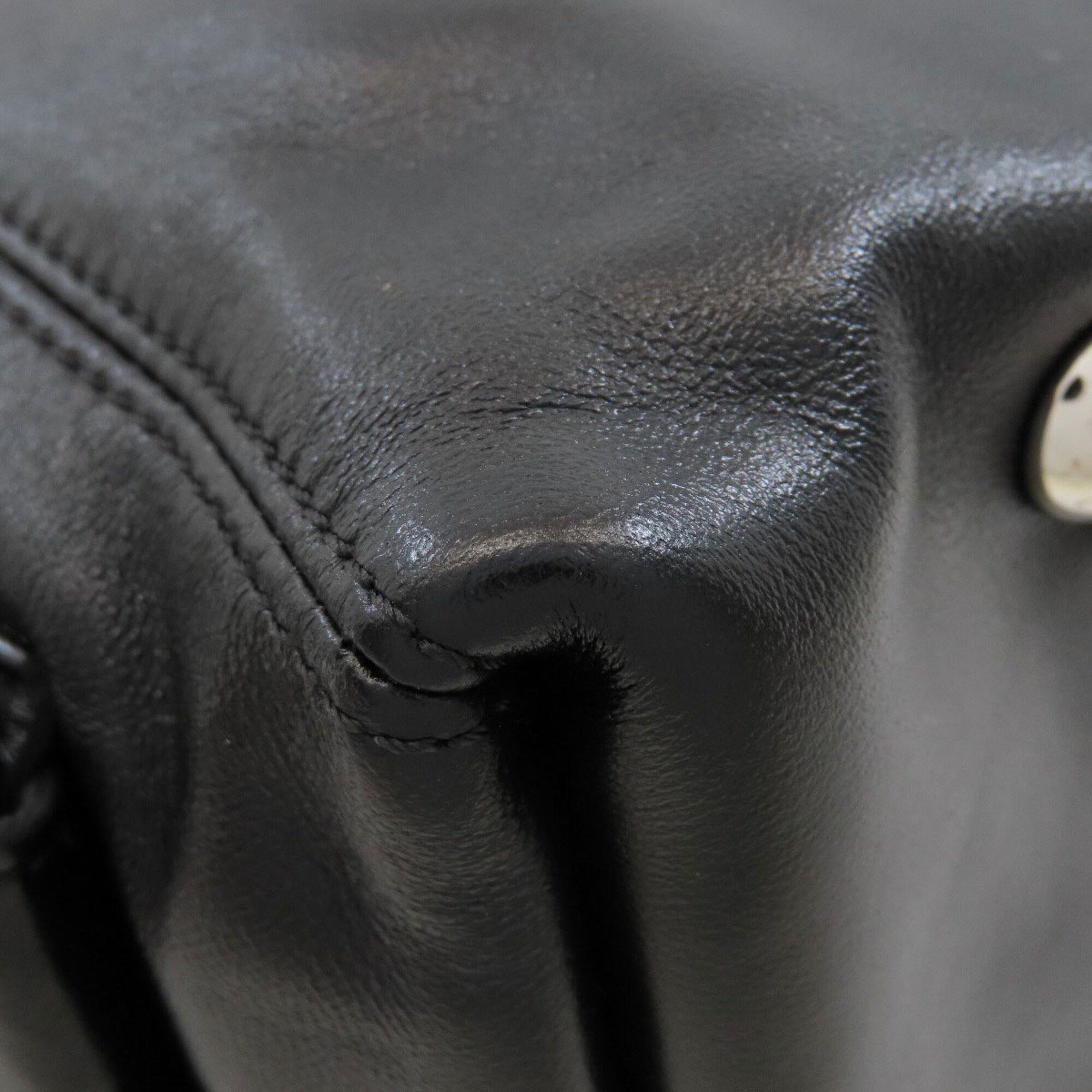 Louis Vuitton Black Leather Shoulder Bag (Pre-Owned)