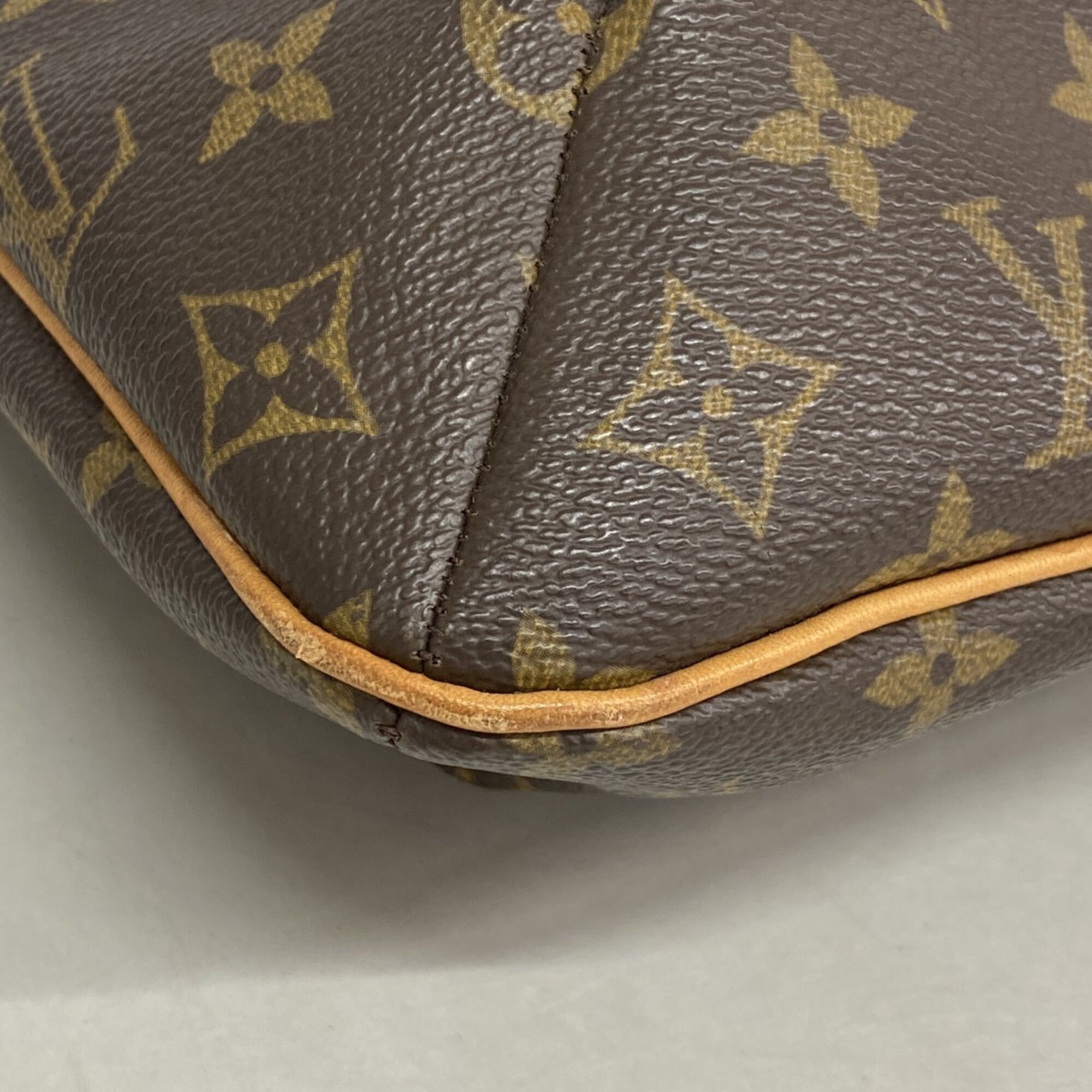 Louis Vuitton Brown Shoulder Bag (Pre-Owned)