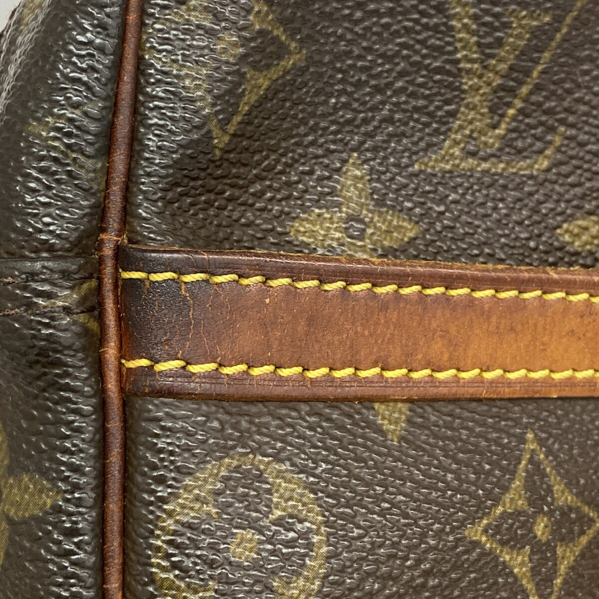 Louis Vuitton Brown Shoulder Bag (Pre-Owned)