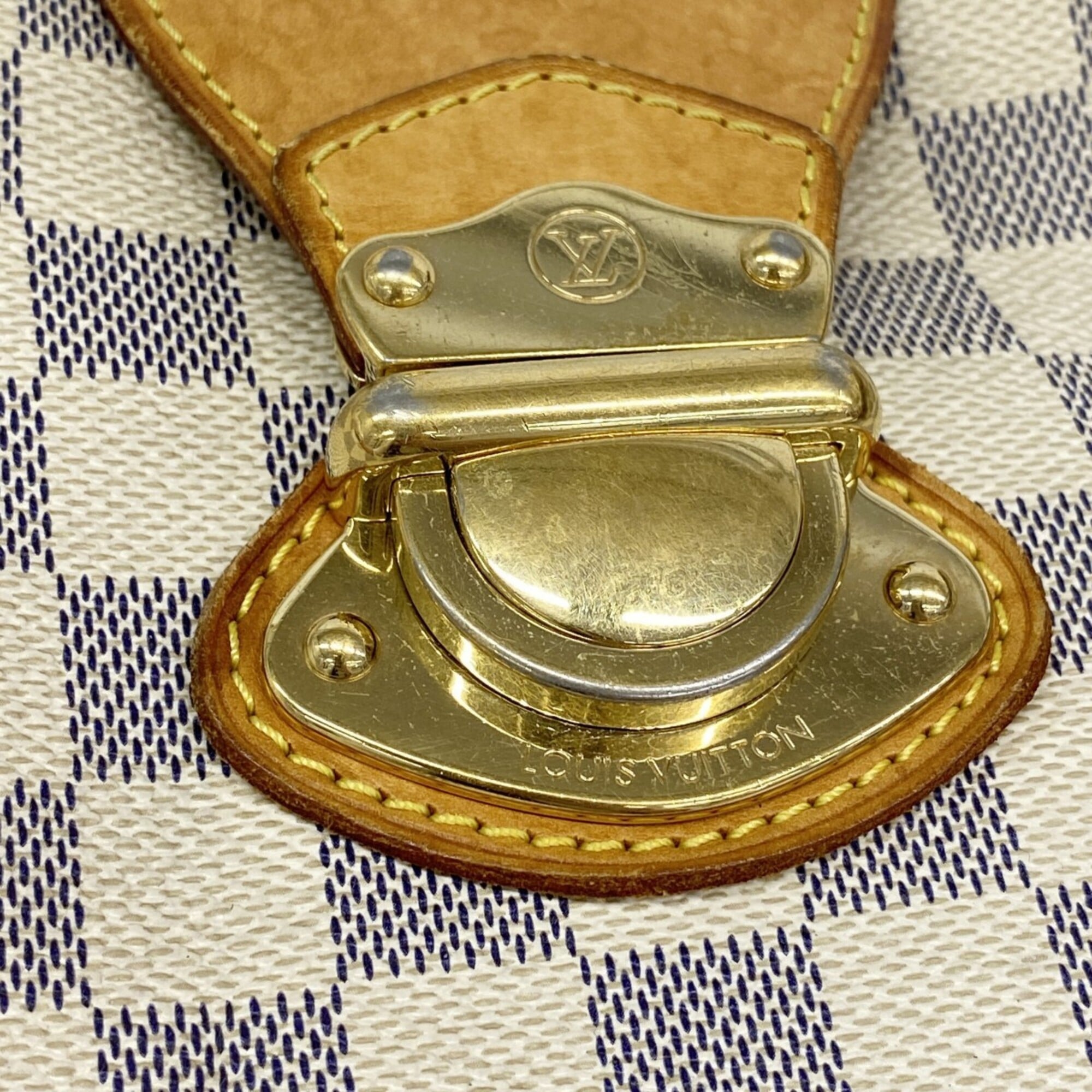 Louis Vuitton White Shoulder Bag (Pre-Owned)