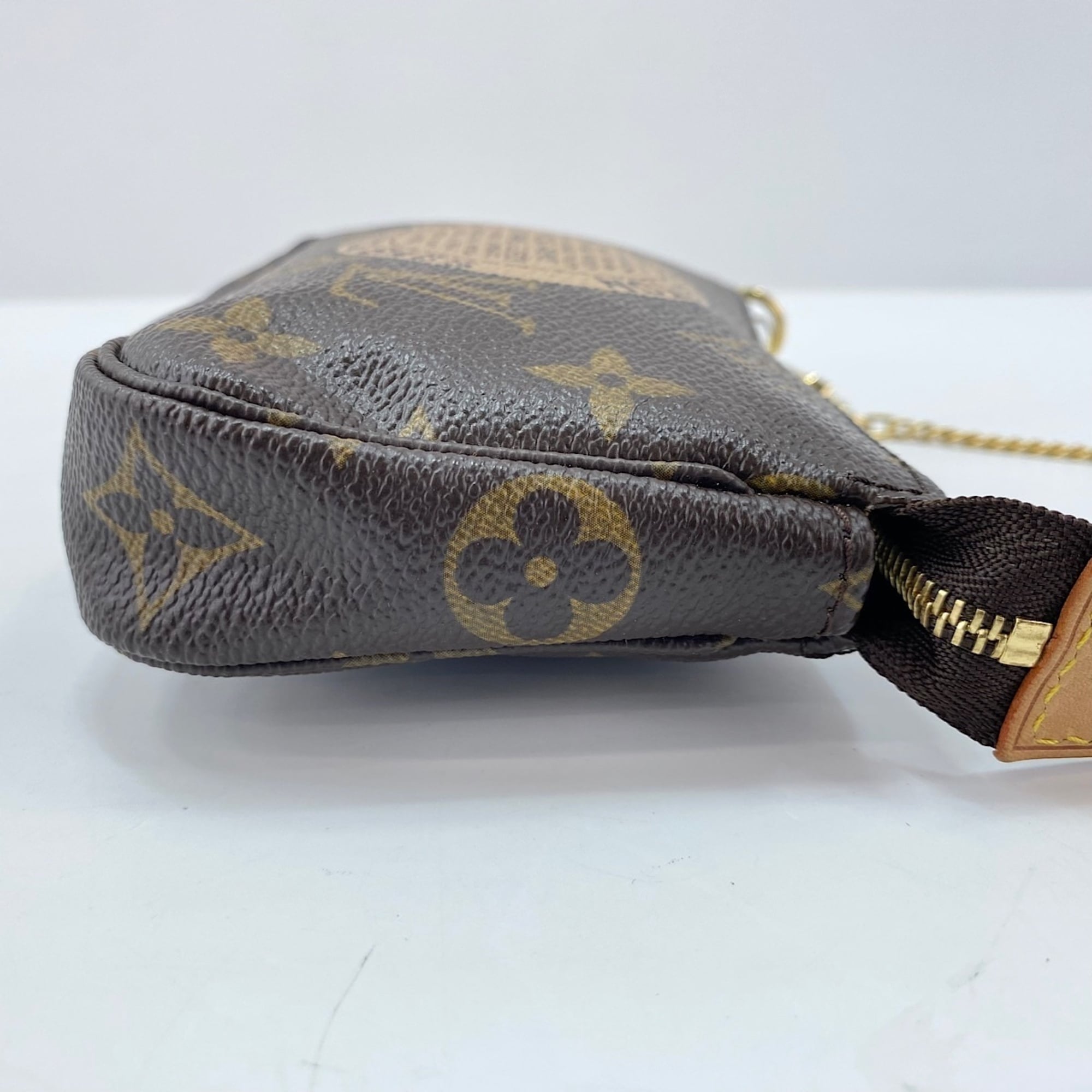 Louis Vuitton Brown Handbag Pochette (Pre-Owned)