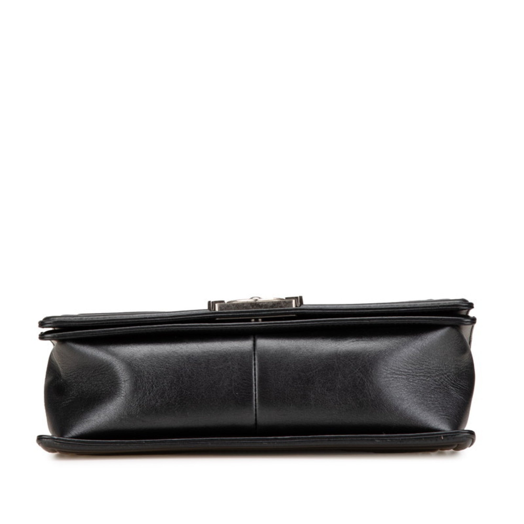 Chanel Black Leather Shoulder Bag (Pre-Owned)