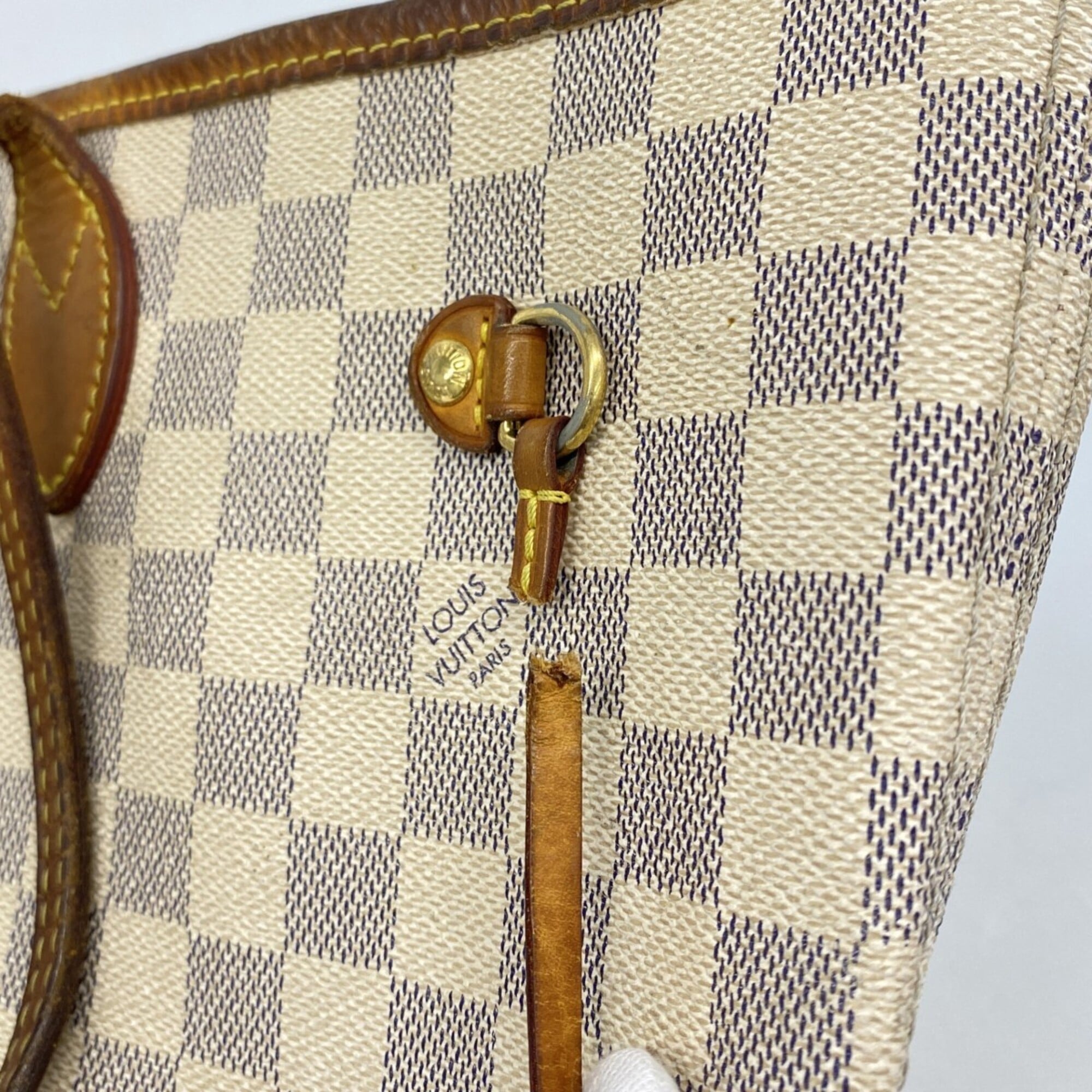 Louis Vuitton White Tote Bag (Pre-Owned)