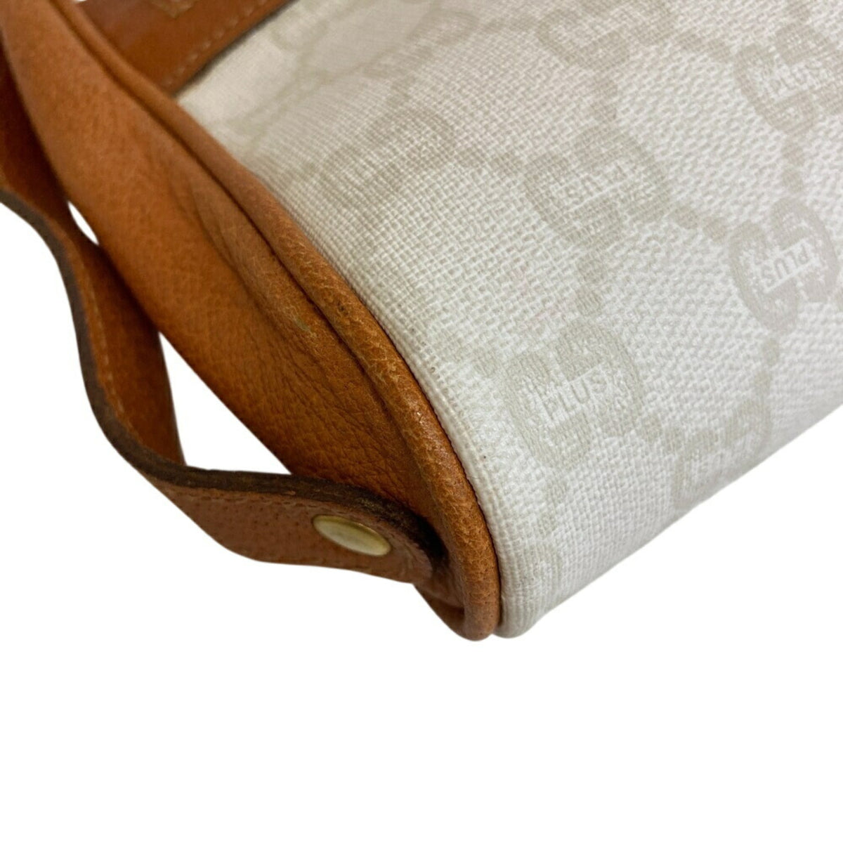 Gucci Gg Plus White Pvc Clutch Bag (Pre-Owned)