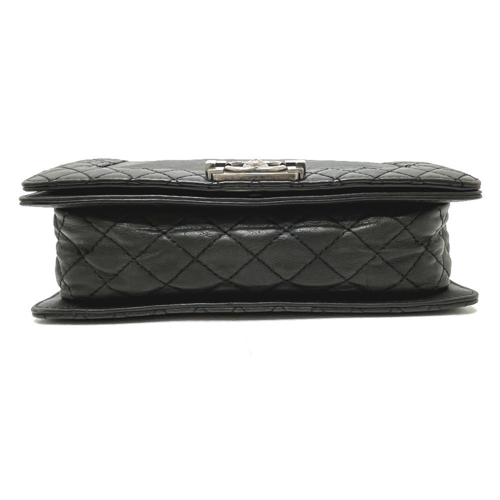 Chanel Boy Chanel Black Leather Shoulder Bag (Pre-Owned)