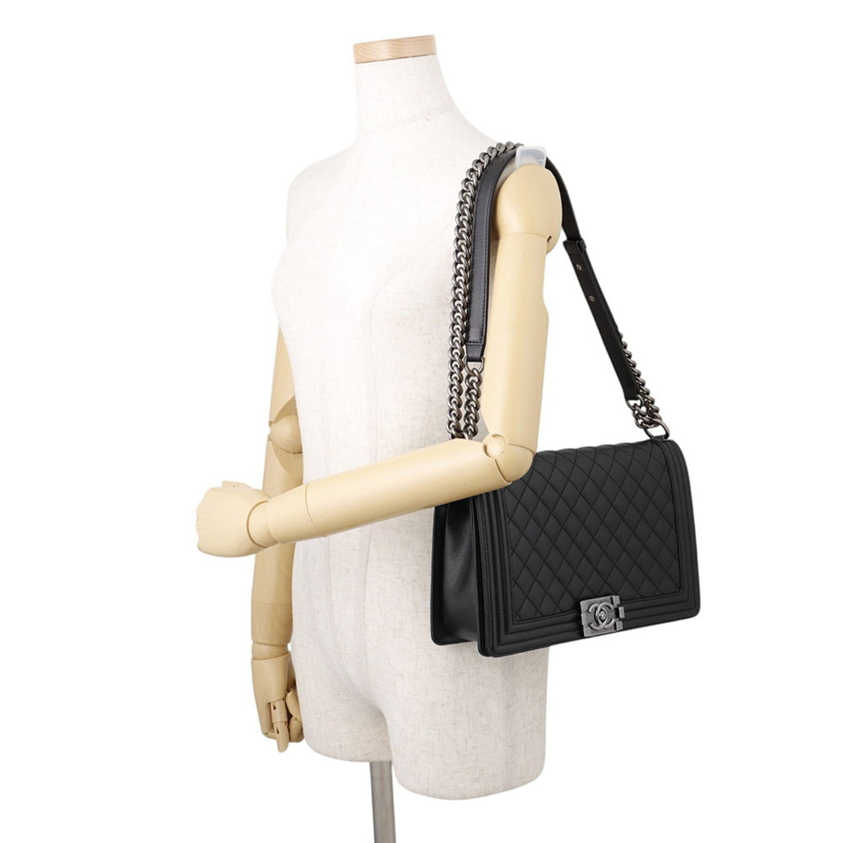 Chanel Black Grained Calfskin Shoulder Bag (Pre-Owned)