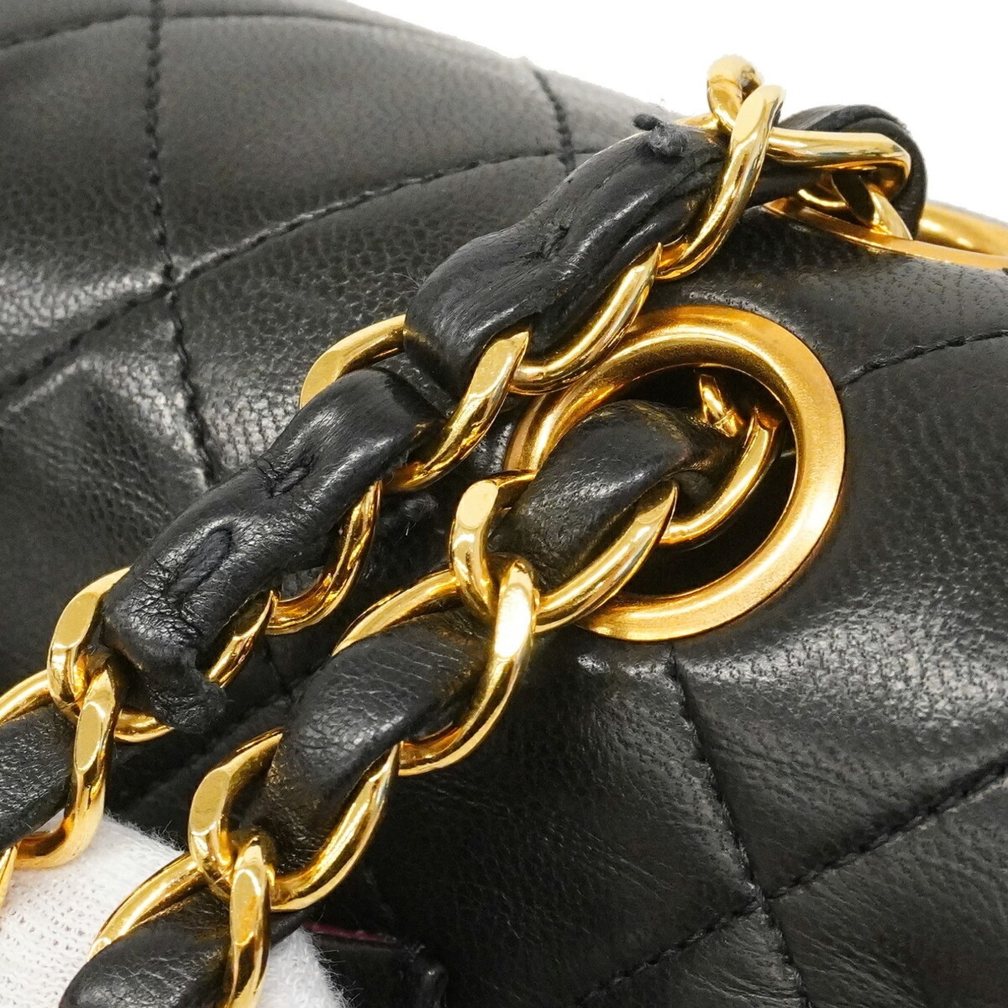 Chanel Black Leather Shoulder Bag (Pre-Owned)