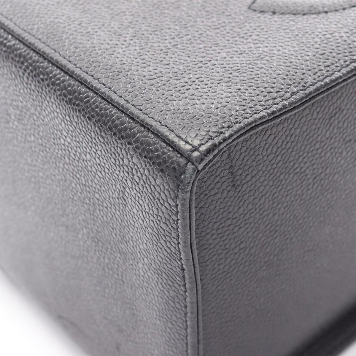 Chanel Black Grained Calfskin Handbag (Pre-Owned)
