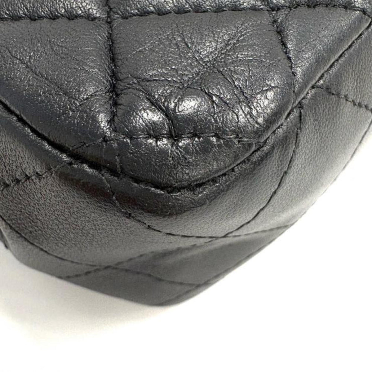 Chanel Black Leather Shoulder Bag (Pre-Owned)