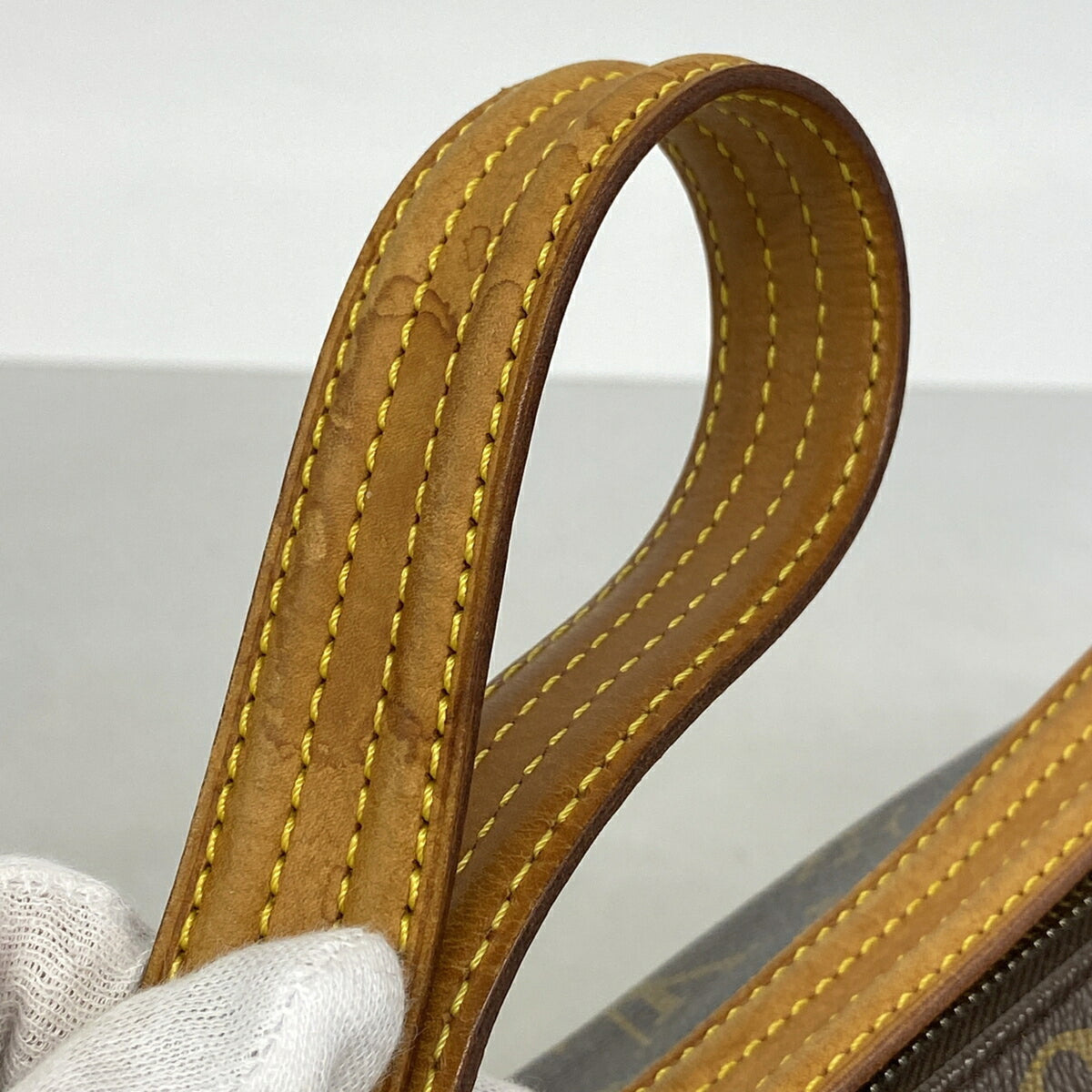 Louis Vuitton Brown Shoulder Bag (Pre-Owned)