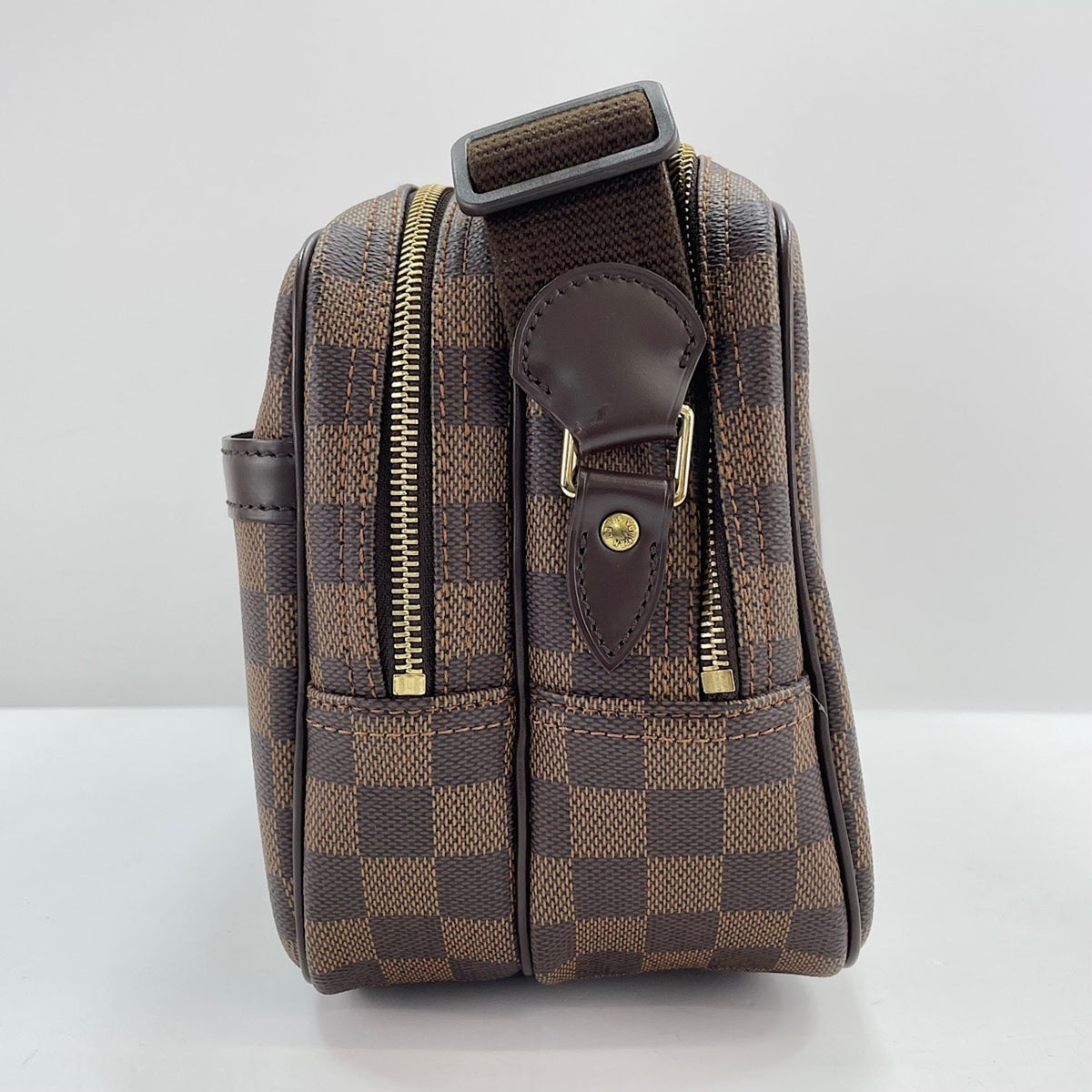 Louis Vuitton Brown Shoulder Bag (Pre-Owned)