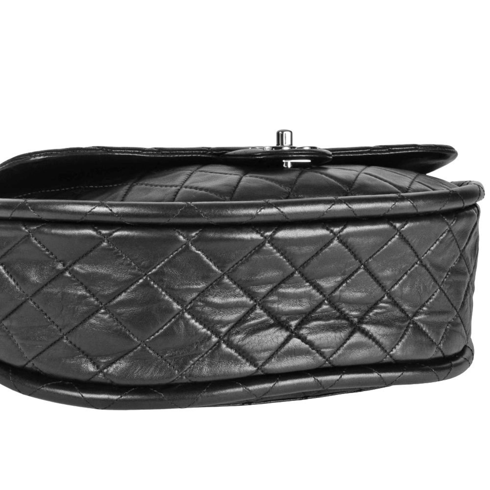 Chanel Black Leather Handbag (Pre-Owned)