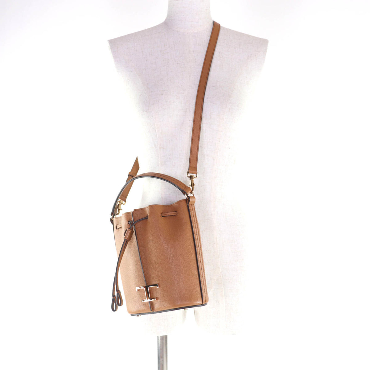 Tod's Brown Leather Shoulder Bag (Pre-Owned)