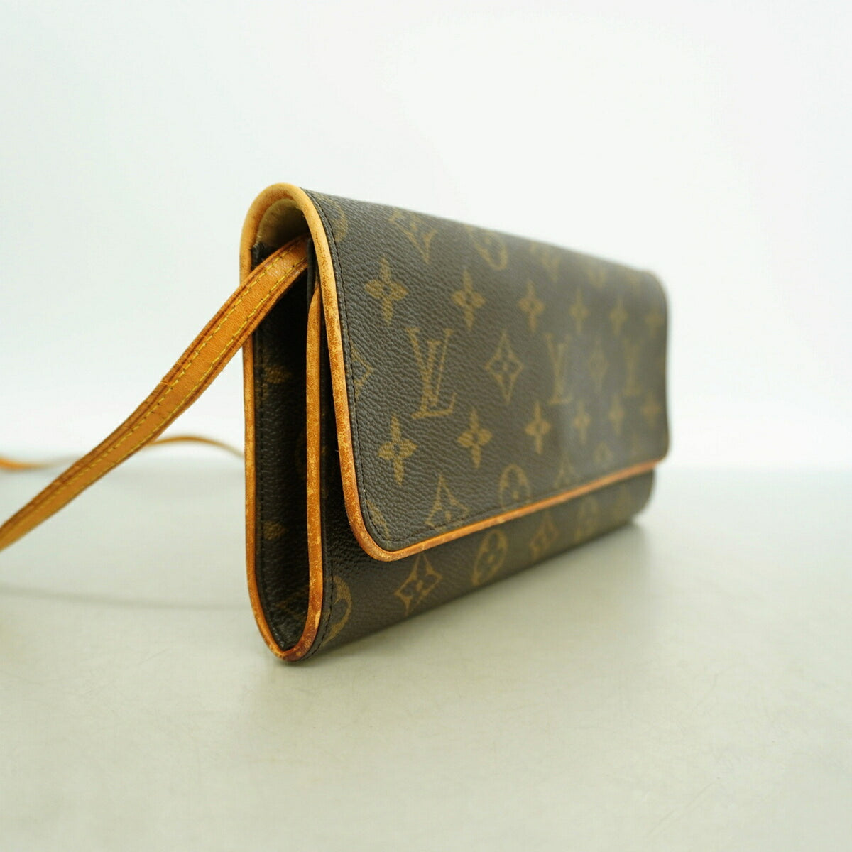 Louis Vuitton Brown Shoulder Bag (Pre-Owned)