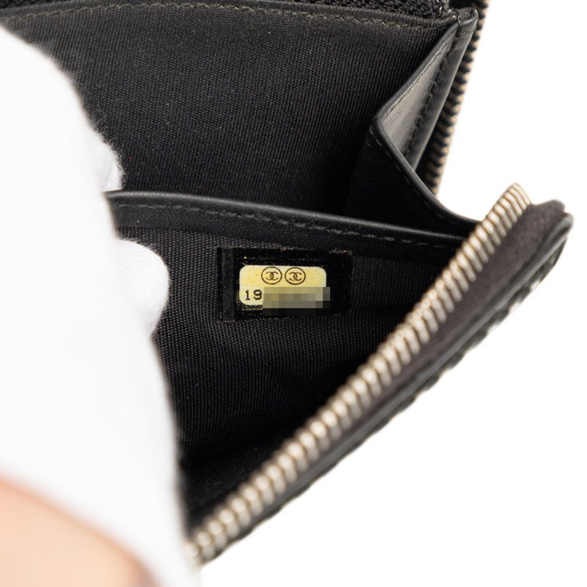 Chanel Black Patent Leather Long Wallet (Bi-Fold) (Pre-Owned)