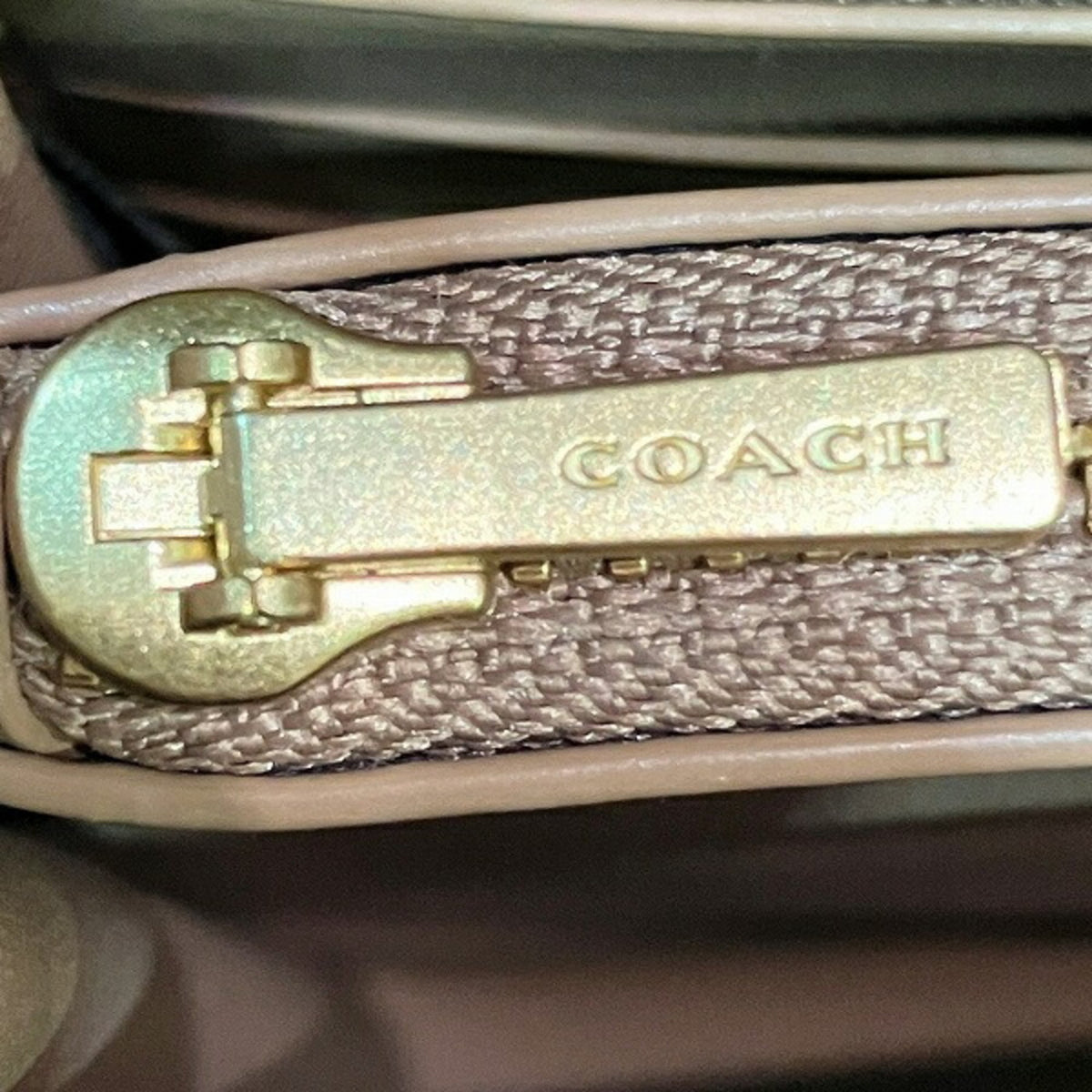 Coach Light Pink Leather Shoulder Bag (Pre-Owned)