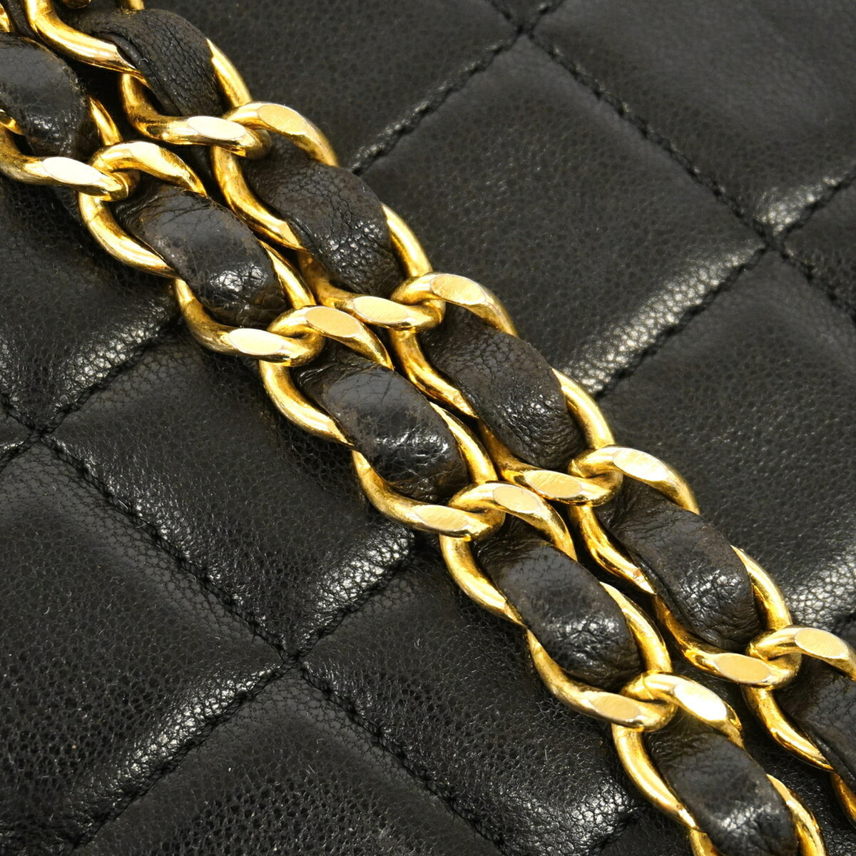 Chanel Black Leather Shoulder Bag (Pre-Owned)