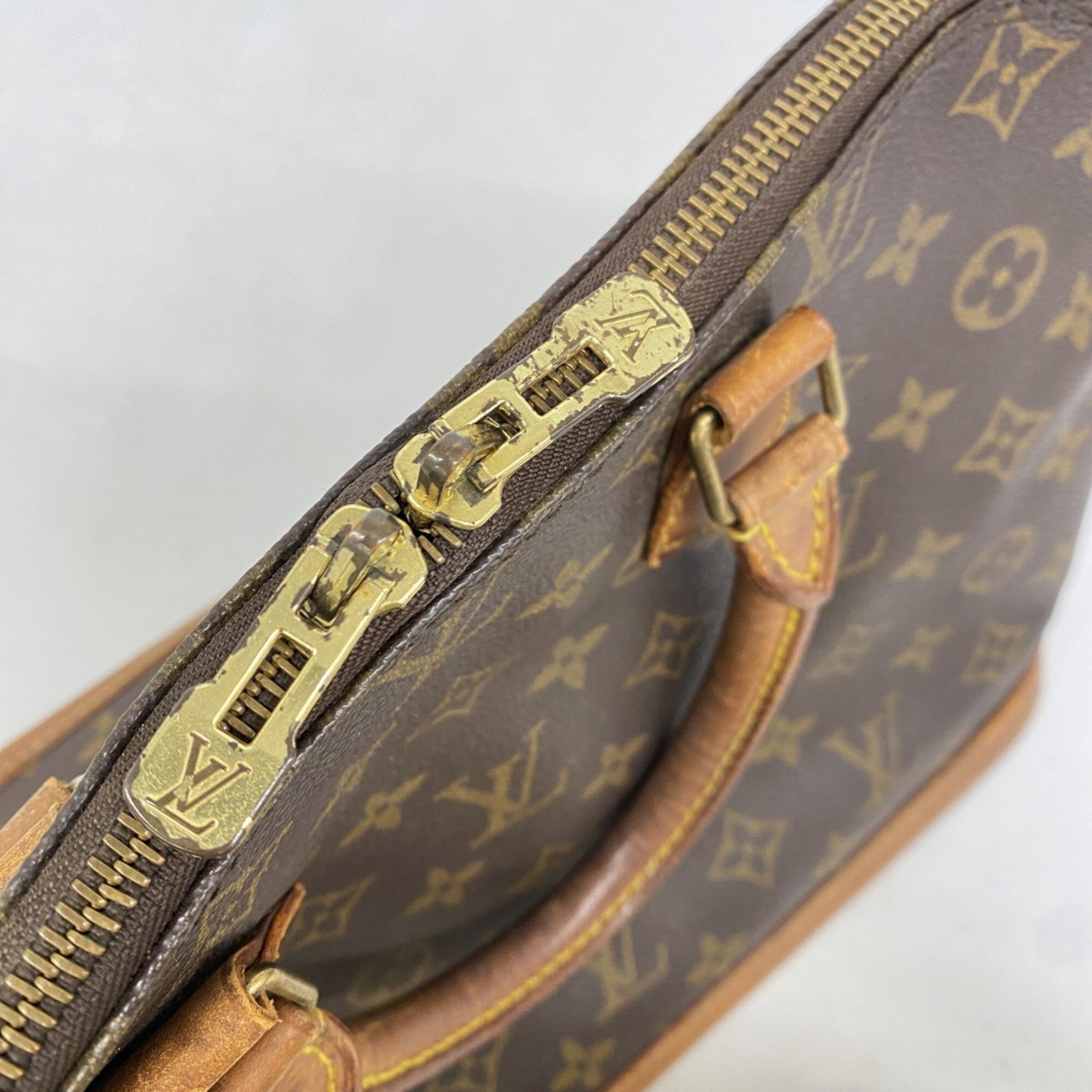 Louis Vuitton Brown Handbag (Pre-Owned)