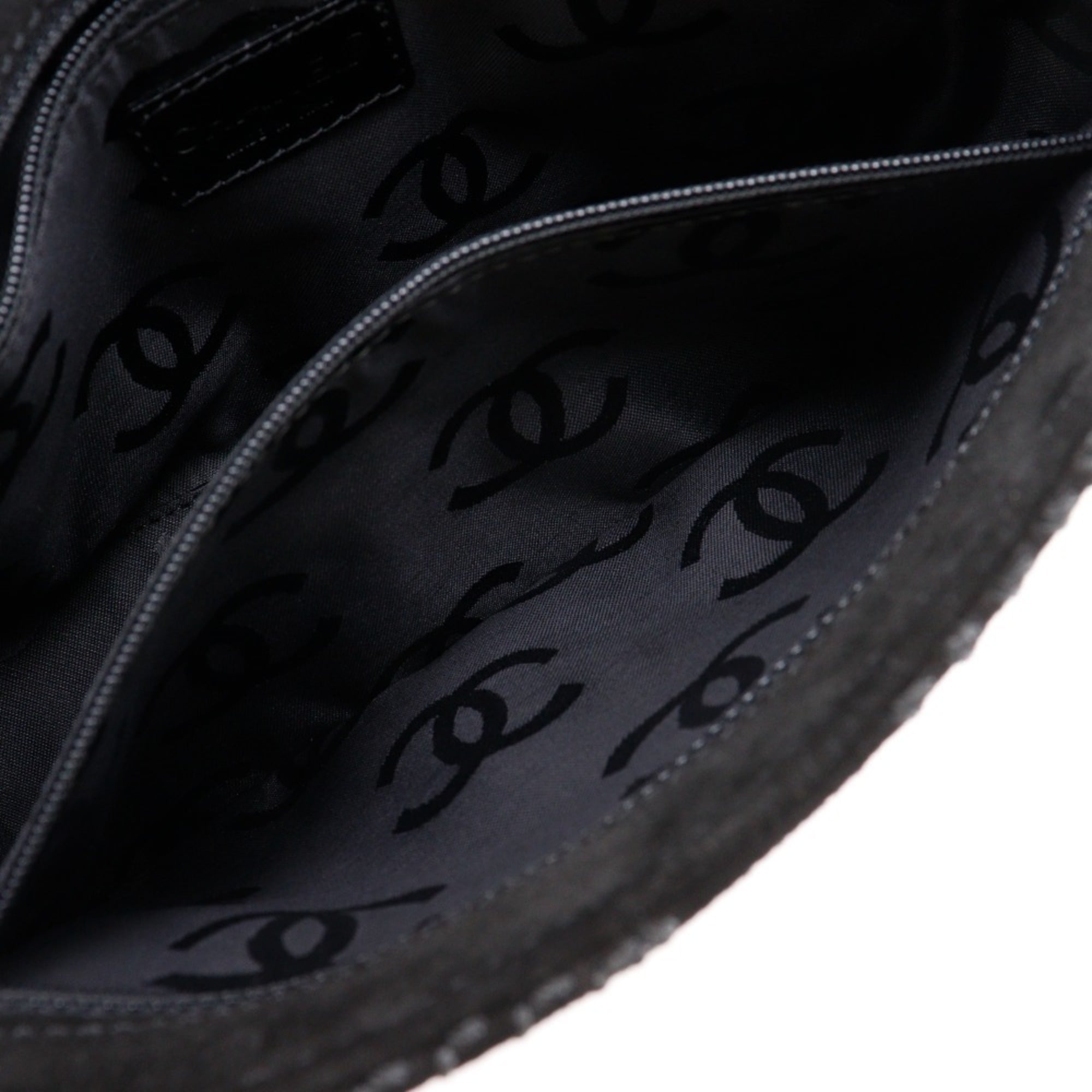 Chanel Black Suede Shoulder Bag (Pre-Owned)