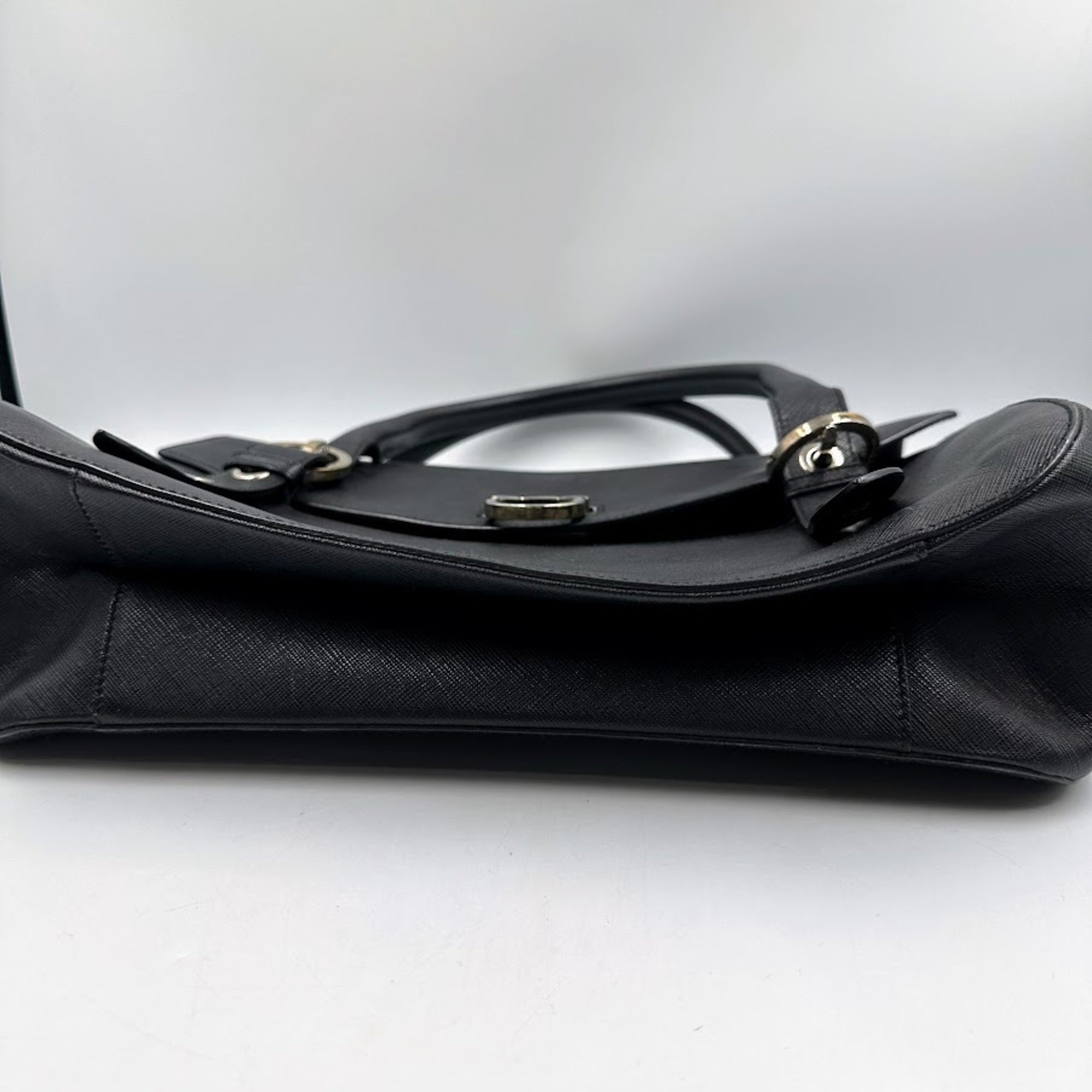 Salvatore Ferragamo Black Leather Handbag (Pre-Owned)