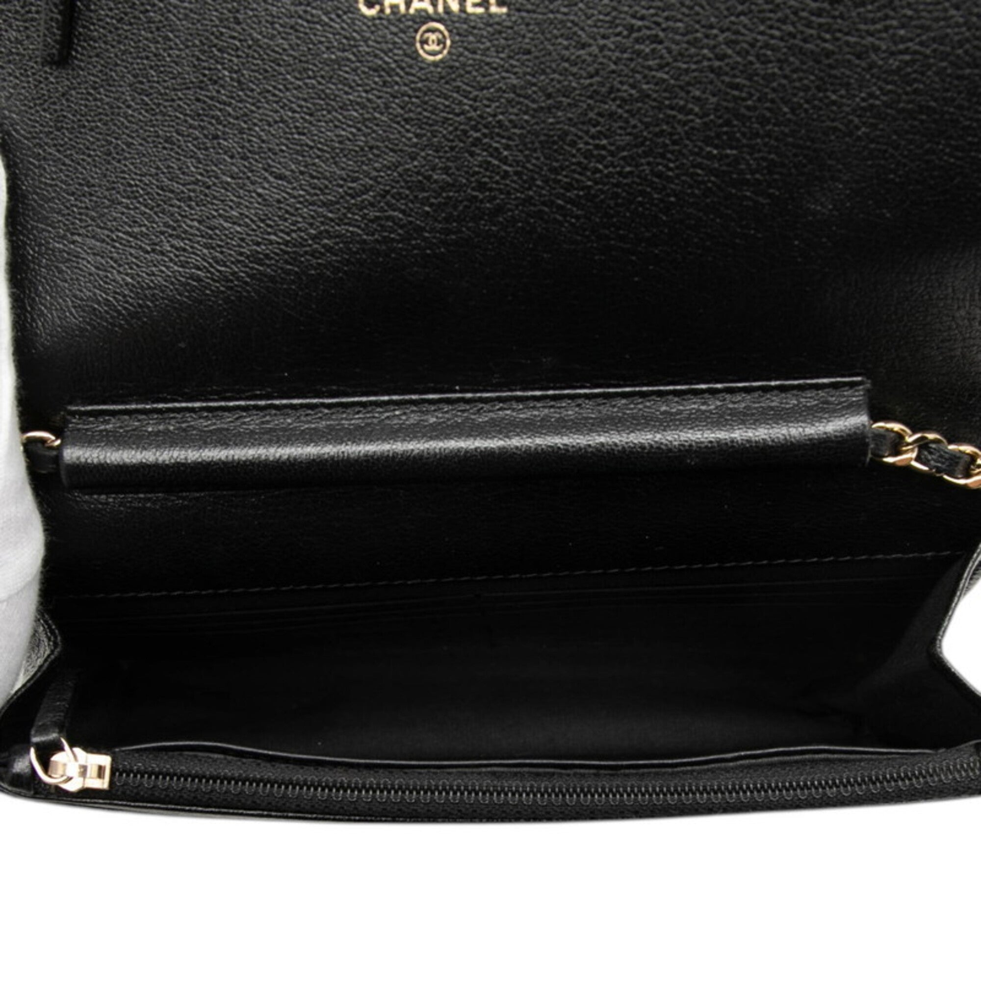 Chanel Black Leather Shoulder Bag (Pre-Owned)