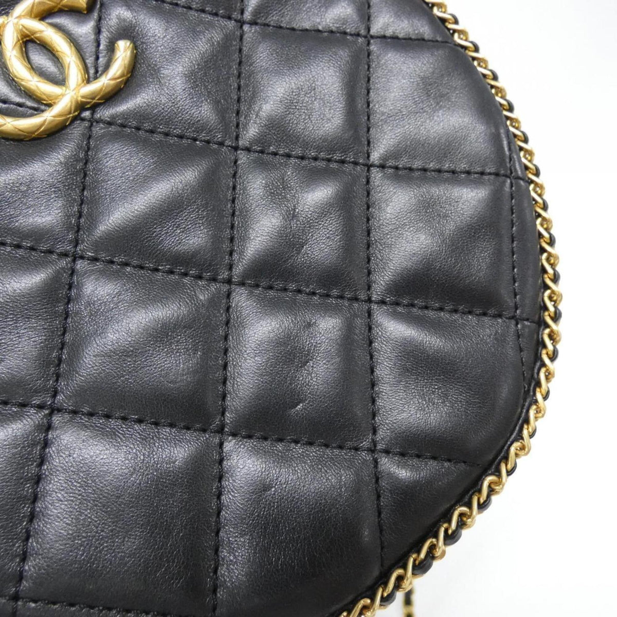 Chanel Black Leather Shoulder Bag (Pre-Owned)