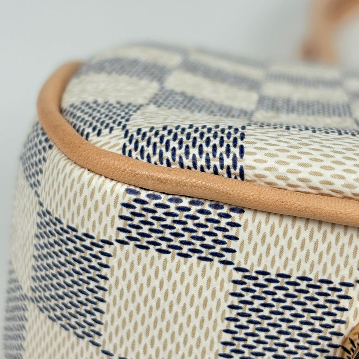 Louis Vuitton White Damier Azur Shoulder Bag (Pre-Owned)