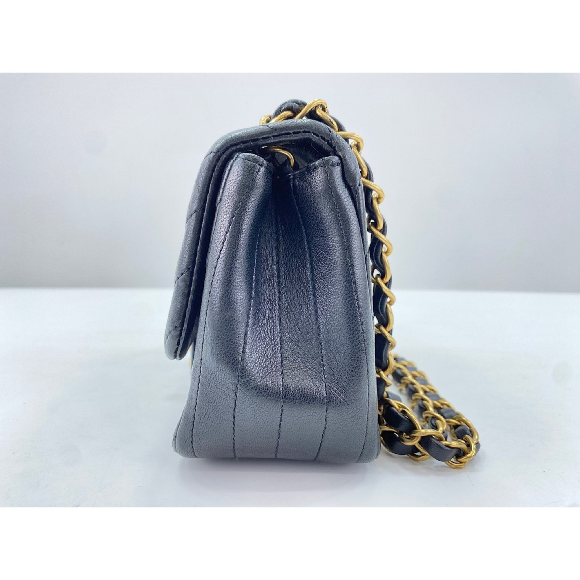 Chanel Black Shoulder Bag (Pre-Owned)