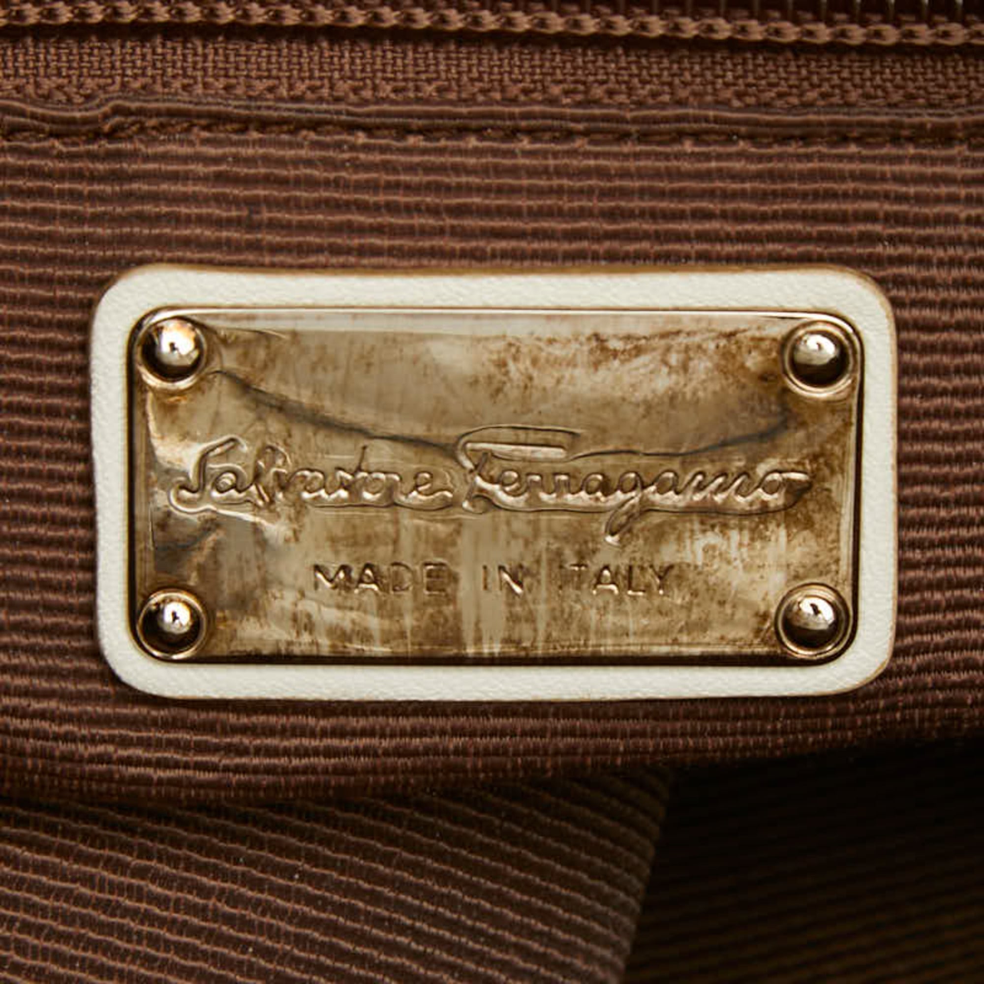 Salvatore Ferragamo Ivory Patent Leather Shoulder Bag (Pre-Owned)