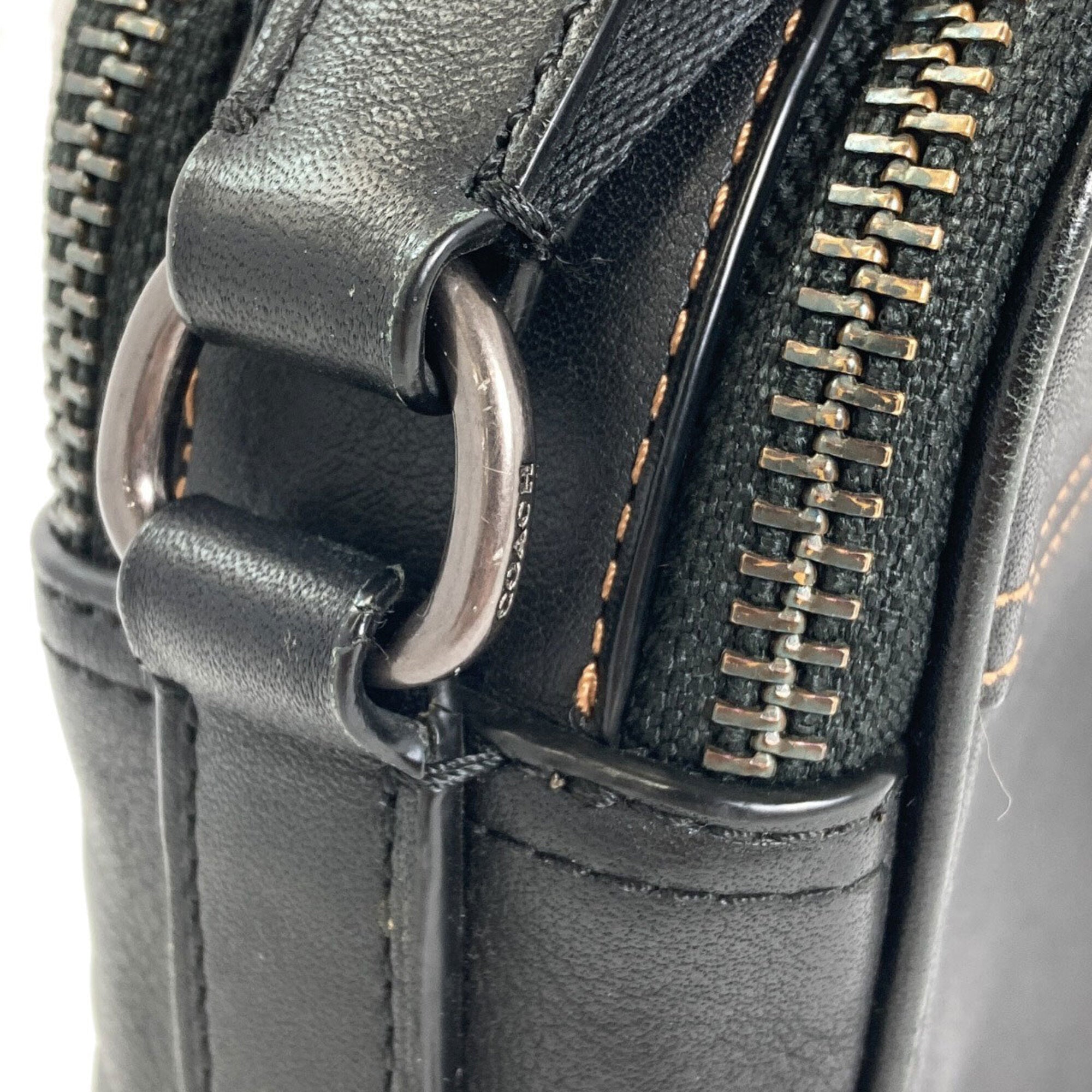 Coach Black Leather Shoulder Bag (Pre-Owned)