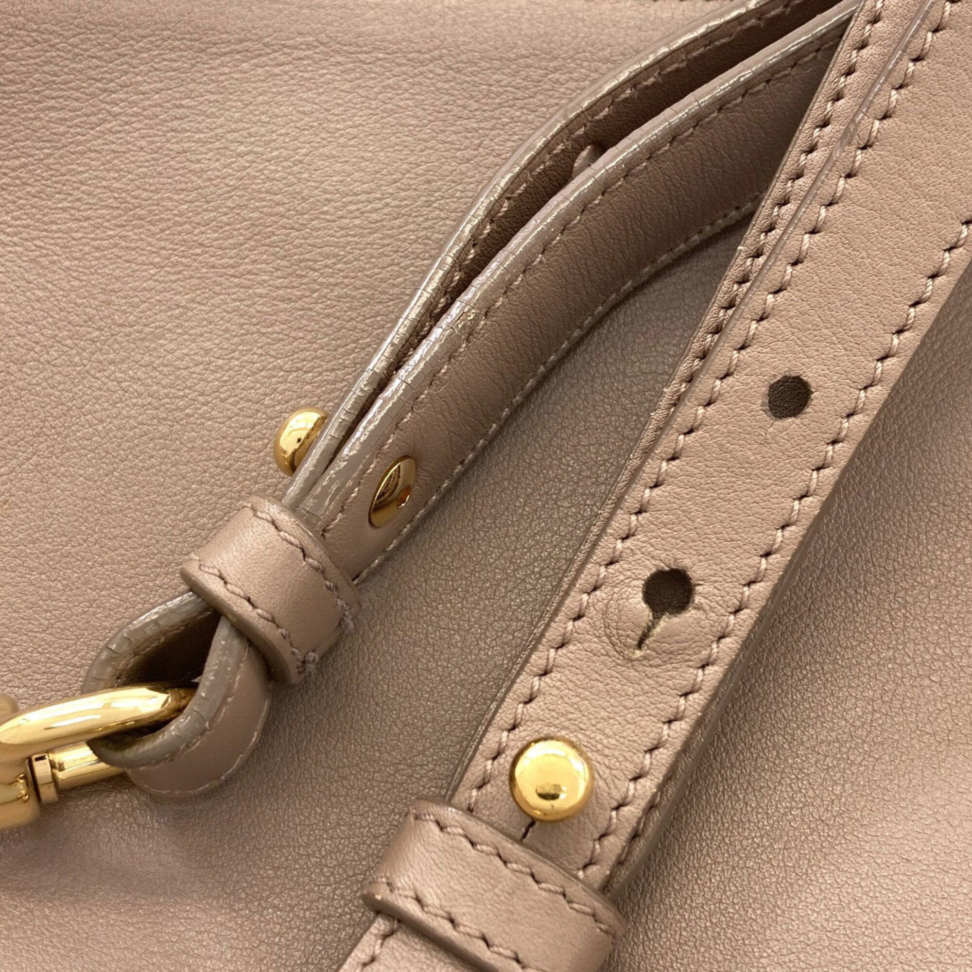 Salvatore Ferragamo Gray Leather Handbag (Pre-Owned)