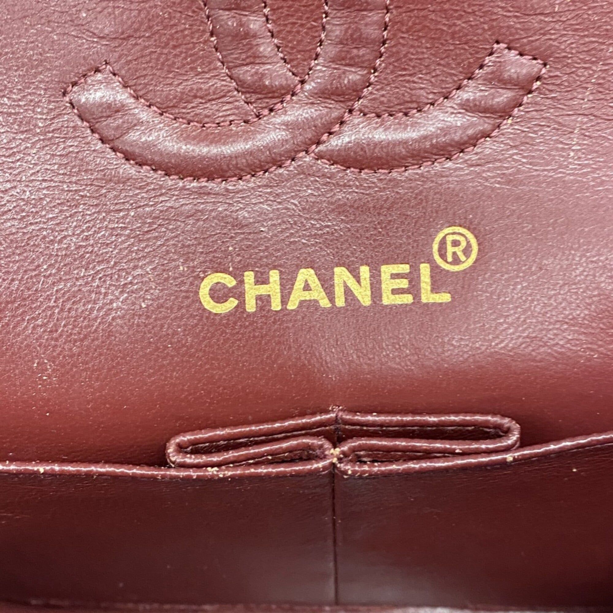 Chanel Black Leather Shoulder Bag (Pre-Owned)