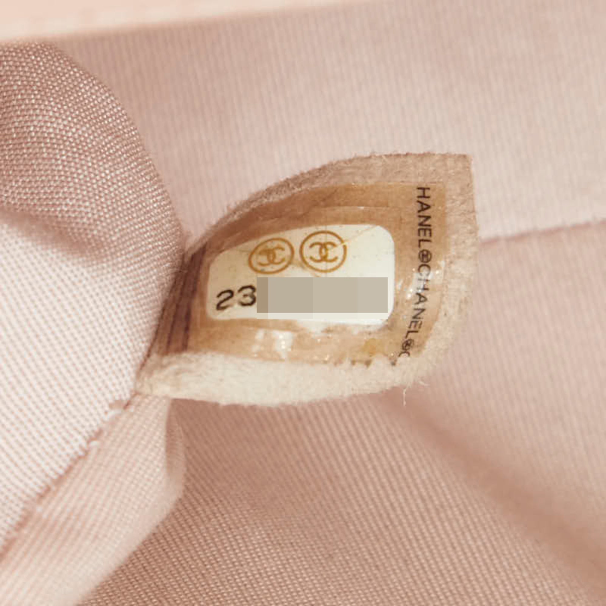 Chanel Pink Tweed Shoulder Bag (Pre-Owned)