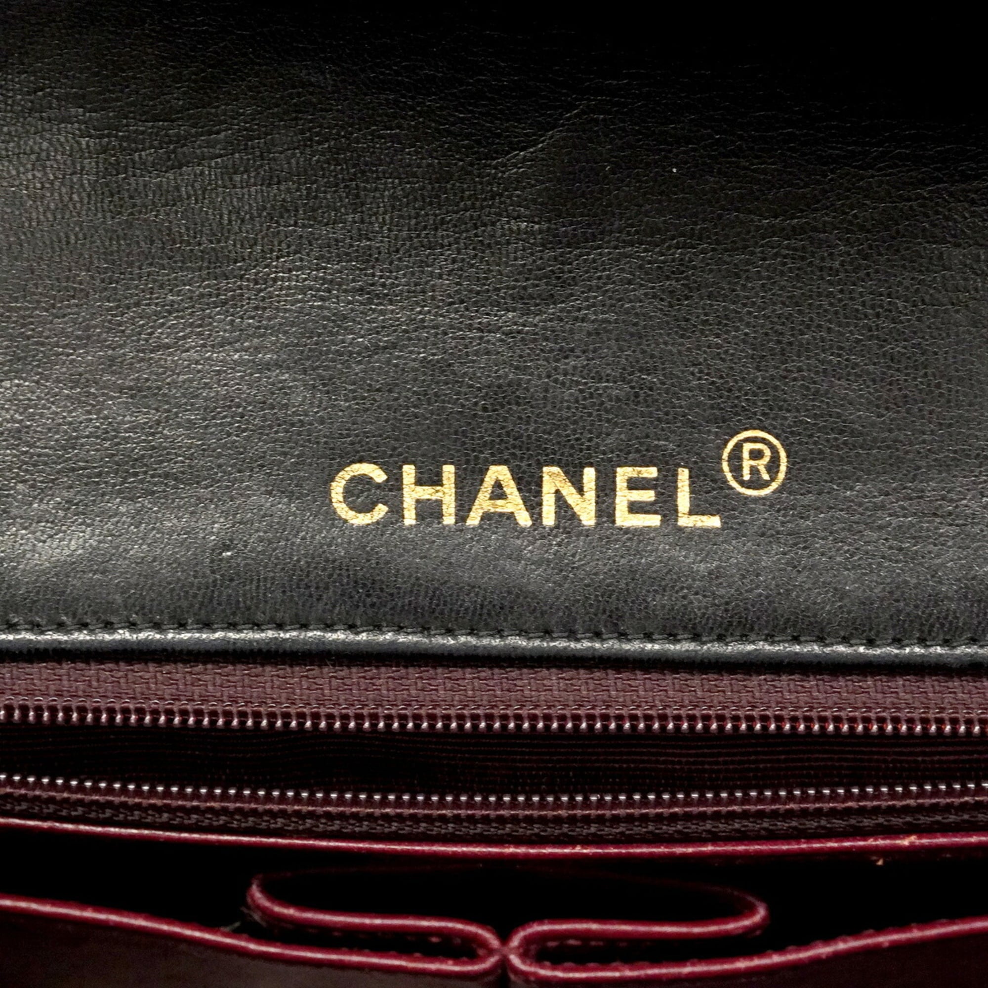 Chanel Black Leather Shoulder Bag (Pre-Owned)