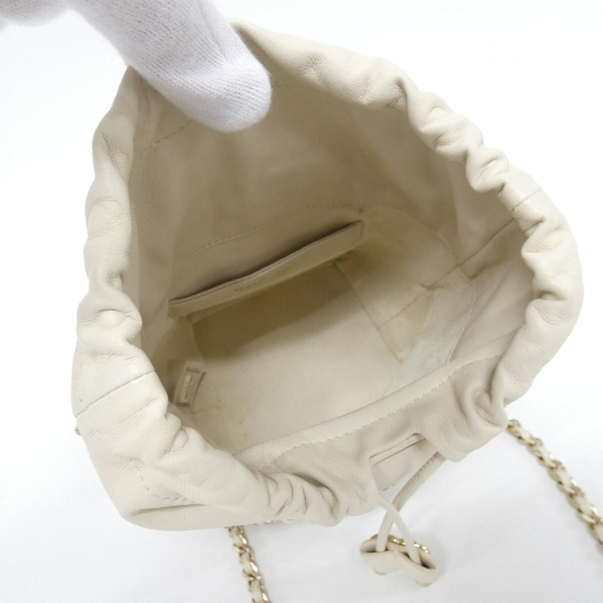Chanel Ivory Leather Shoulder Bag (Pre-Owned)